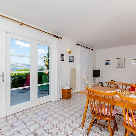 Neven Apartment *